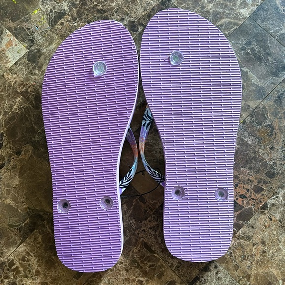 Vera Bradley flip flops M - Picture 2 of 3